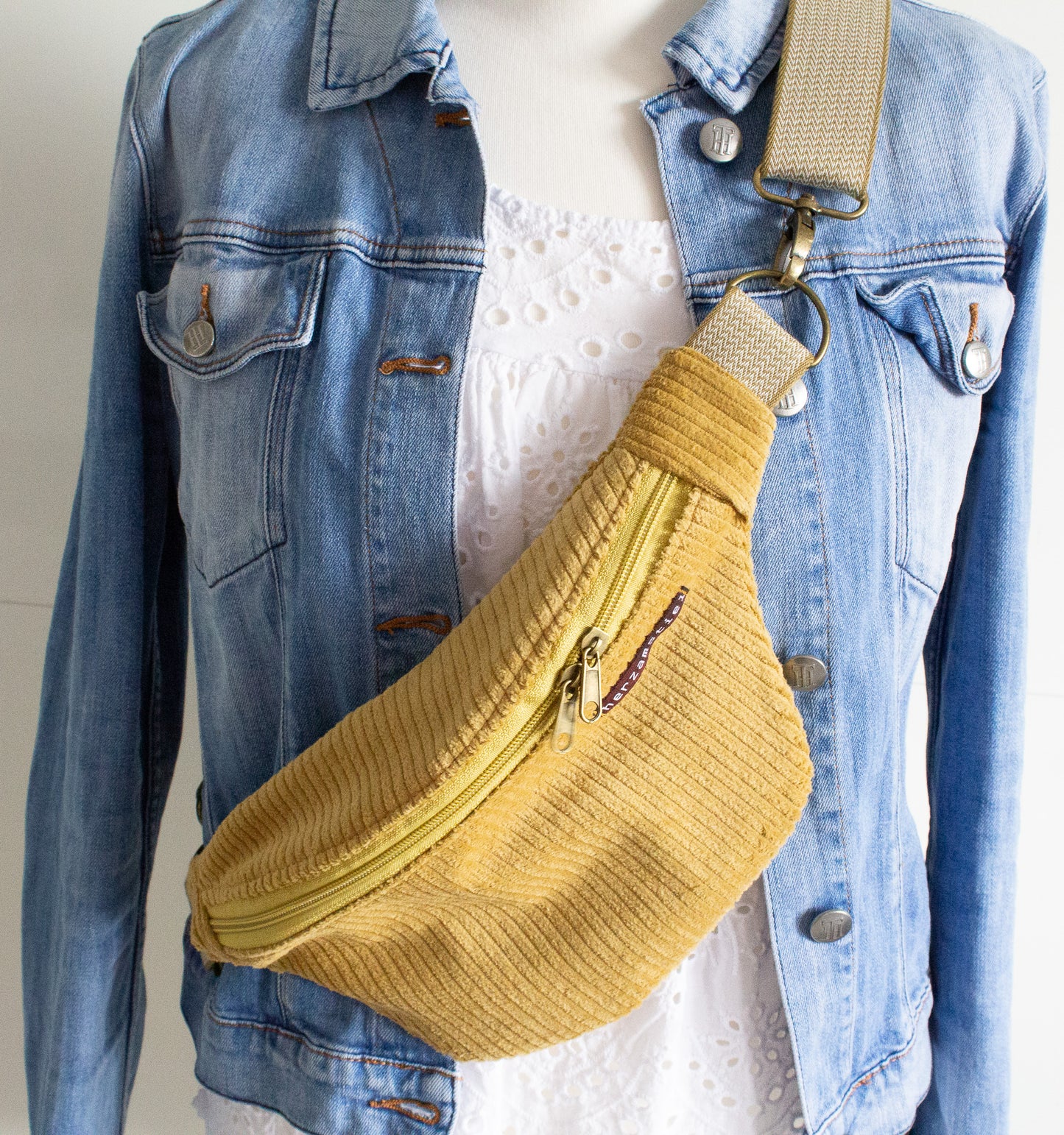 Bauchtasche senf aus weichem Cord und Musselin
