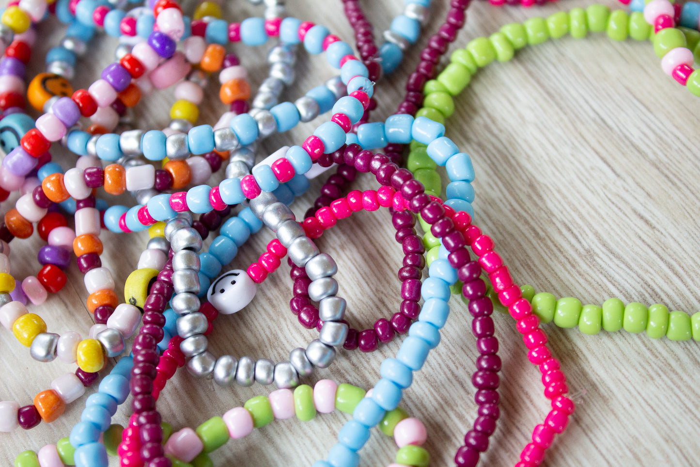 Perlenarmband türkis mit Smiley