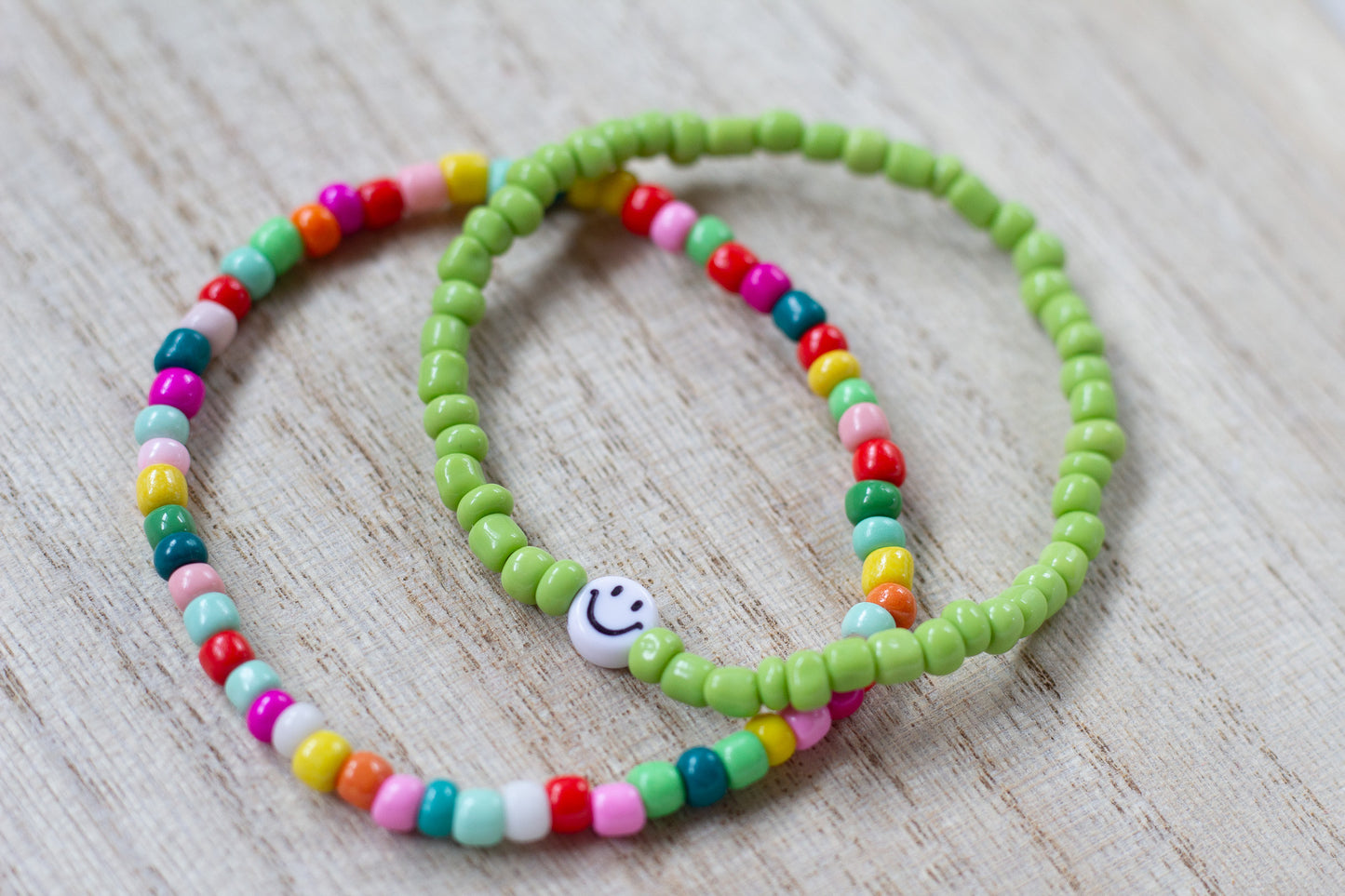 Perlenarmband grün mit Smiley