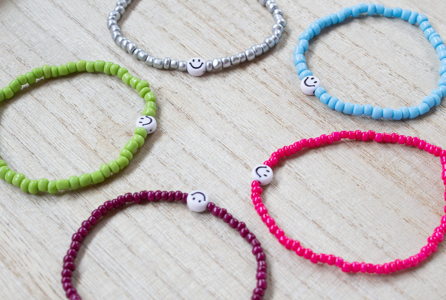Perlenarmband türkis mit Smiley