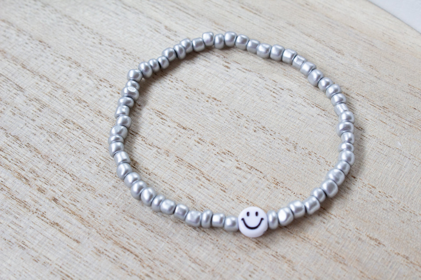 Perlenarmband silber/grau mit Smiley