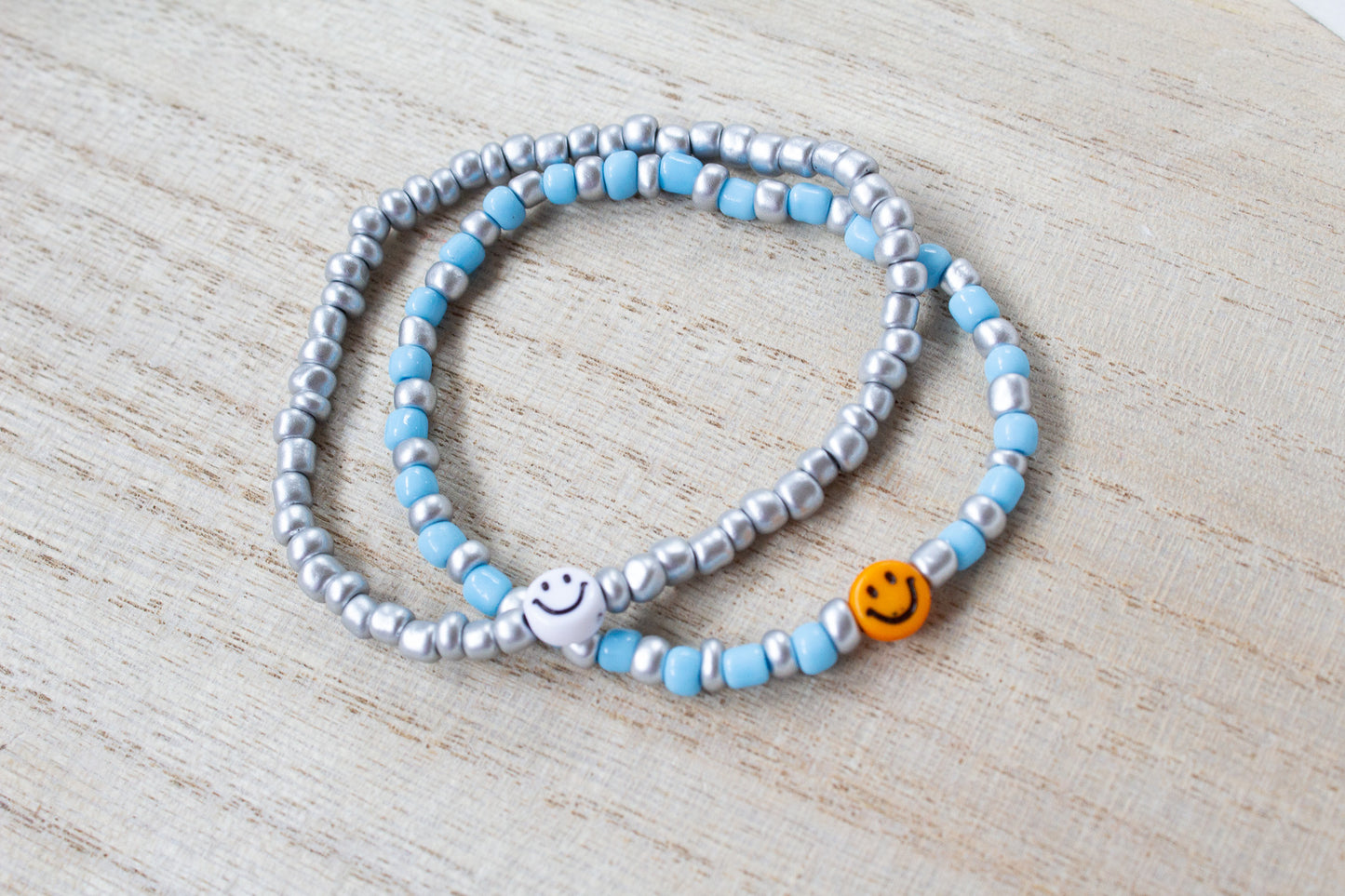 Buntes Perlenarmband Multicolor mit Smiley orange