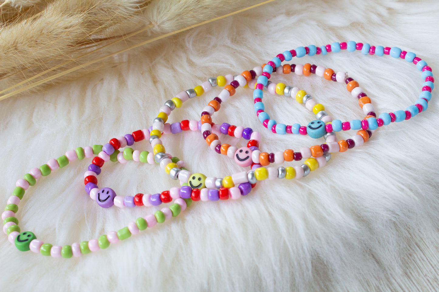 Buntes Perlenarmband Multicolor mit Smiley gelb