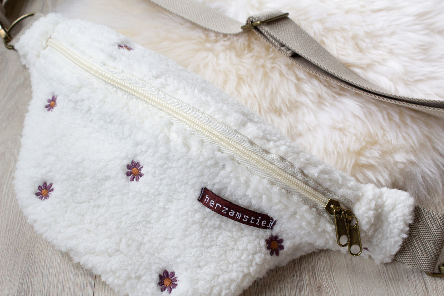 Bauchtasche Blumen aus weichem Teddyfleece und Musselin