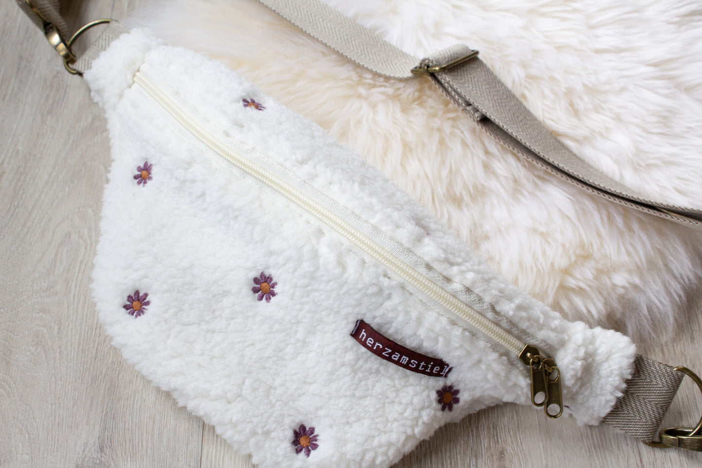 Bauchtasche Blumen aus weichem Teddyfleece und Musselin