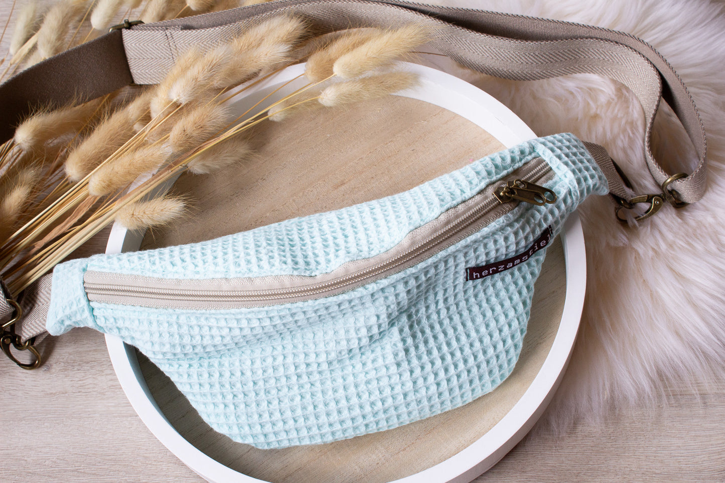 Bauchtasche mint mit Herzen aus Waffelpiqué und Musselin