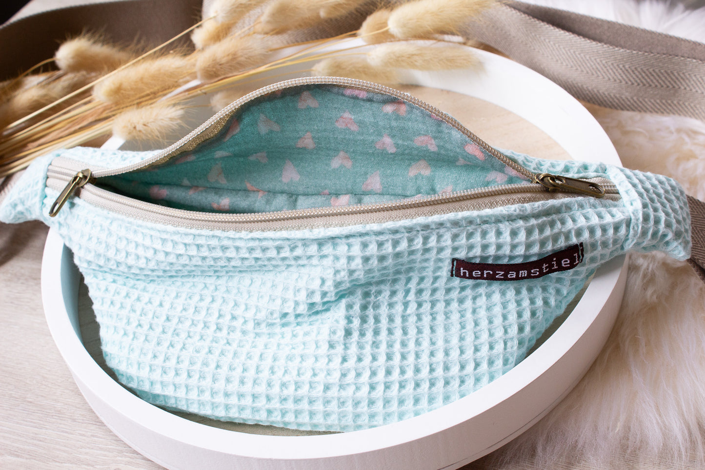 Bauchtasche mint mit Herzen aus Waffelpiqué und Musselin
