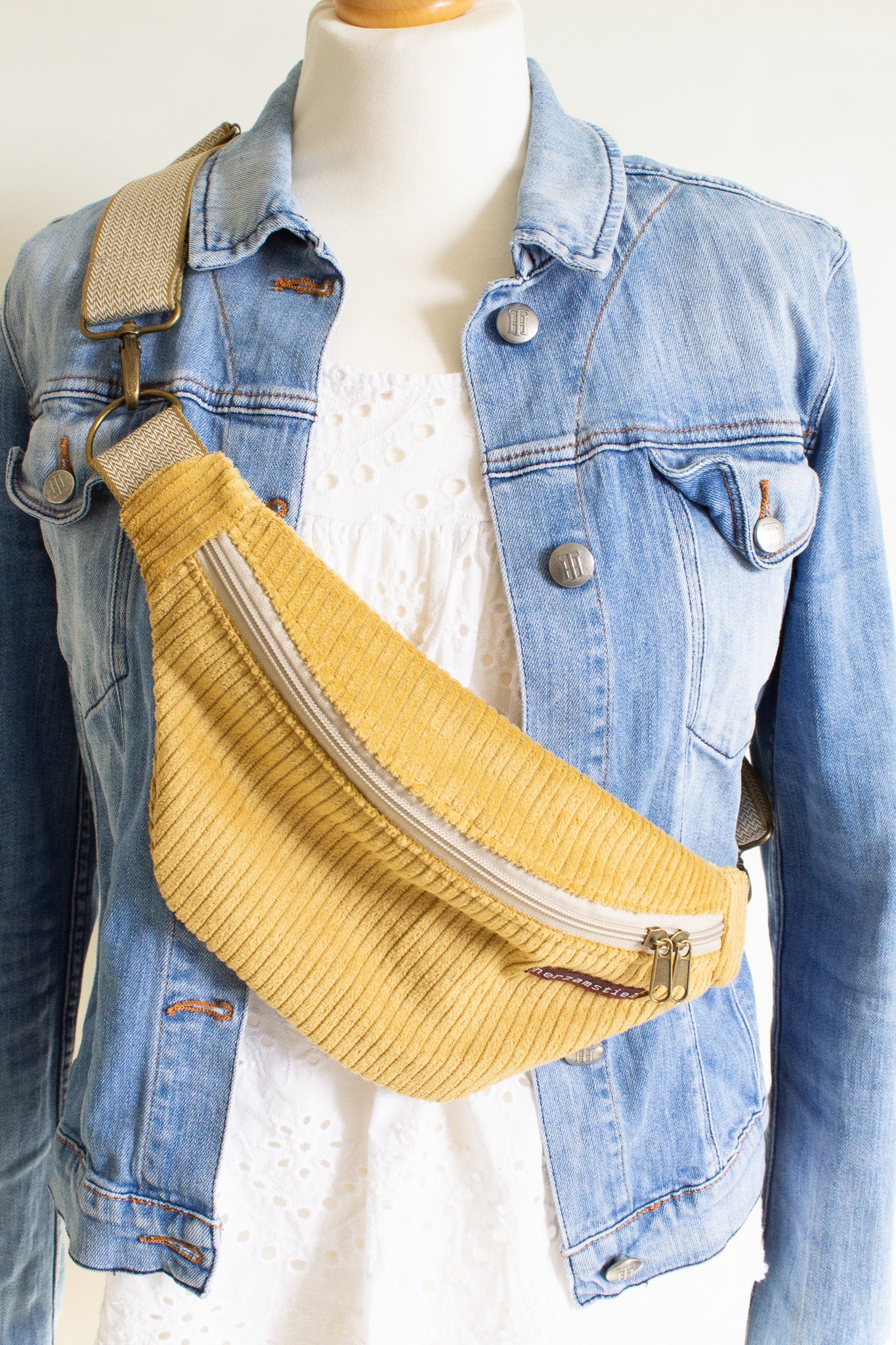 Bauchtasche senfgelb aus weichem Cord und Musselin