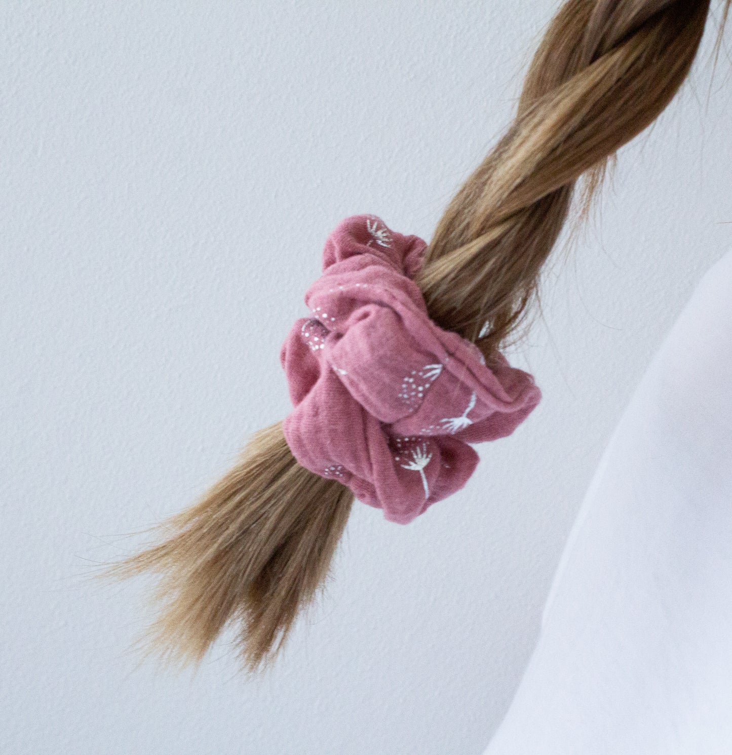 Haargummi Scrunchie aus hochwertigen Musselin handmade in Deutschland