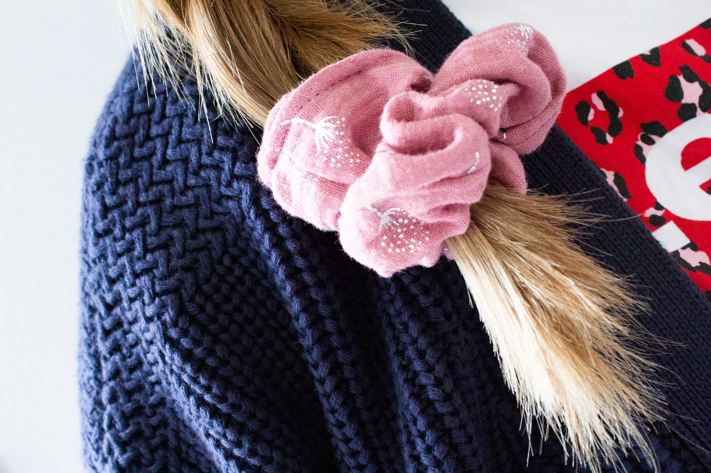 Haargummi Scrunchie aus hochwertigen Musselin handmade in Deutschland