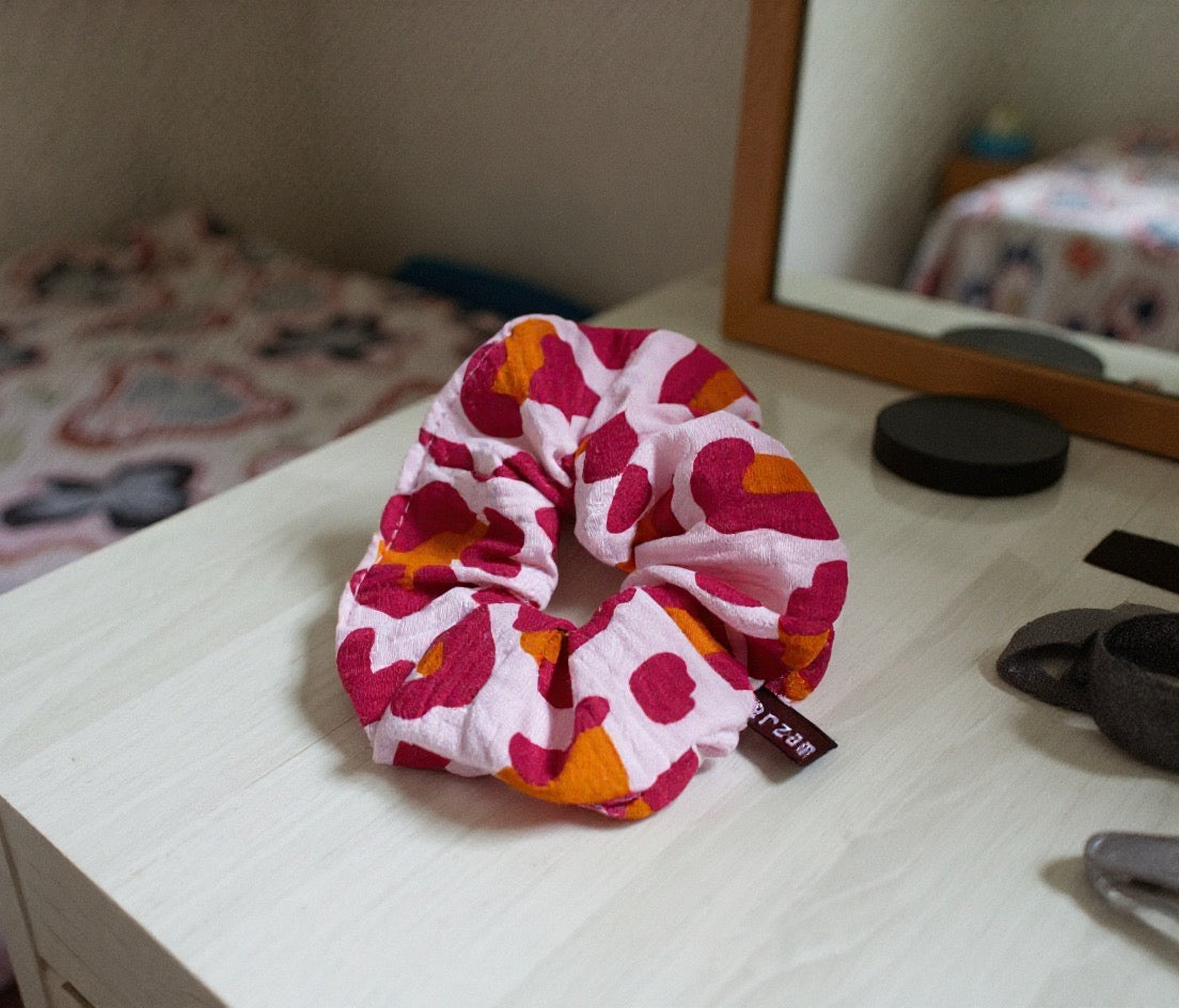 Haargummi Scrunchie aus hochwertigen Musselin handmade in Deutschland