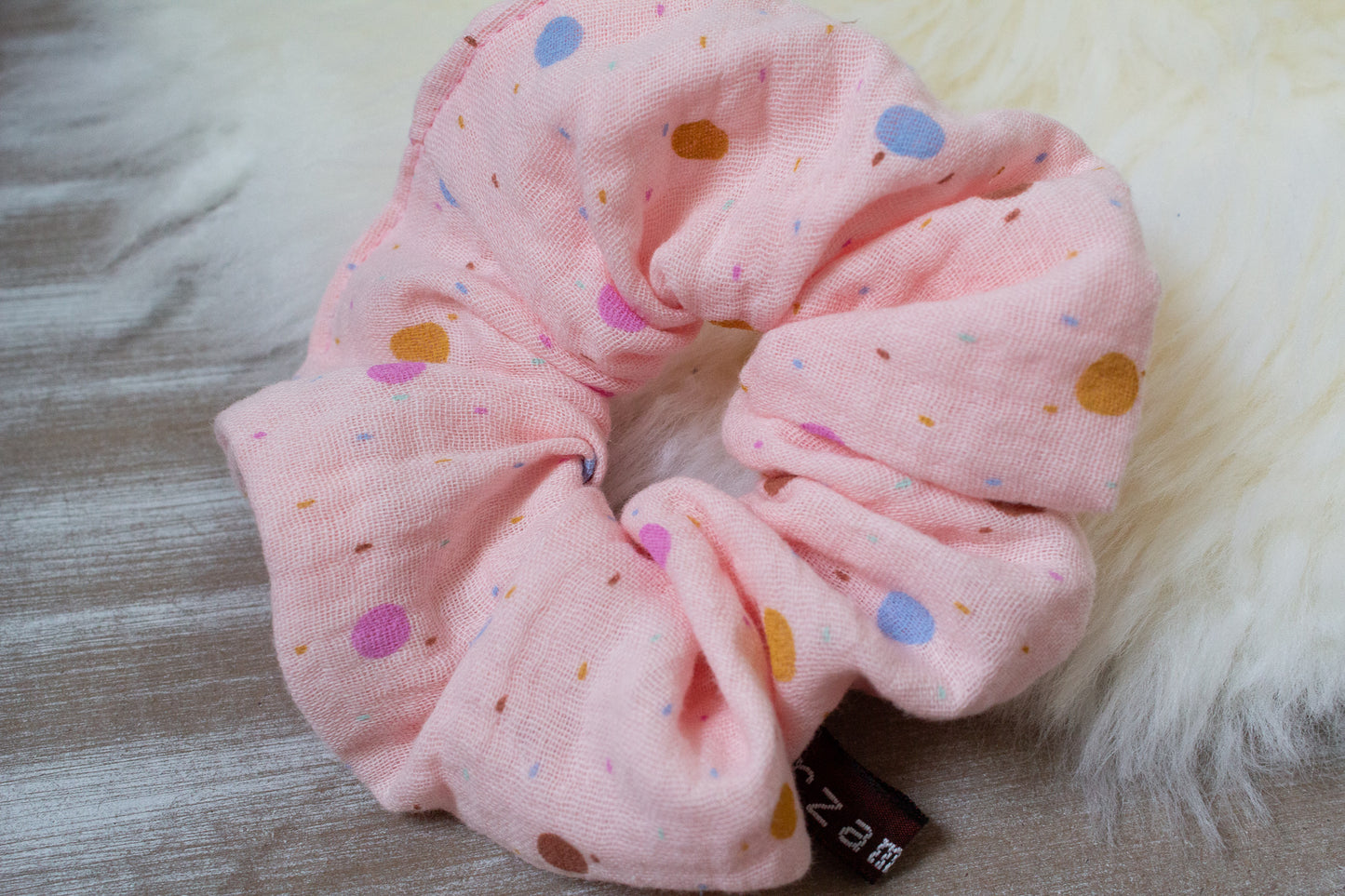 Haargummi Scrunchie aus hochwertigen Musselin handmade in Deutschland