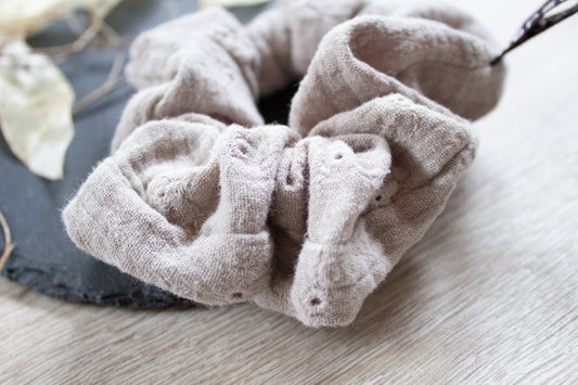 Haargummi Scrunchie aus hochwertigen Musselin handmade in Deutschland