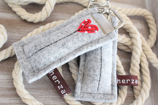 Schlüsselanhänger aus hochwertigen Wollfilz handgenäht in Deutschland