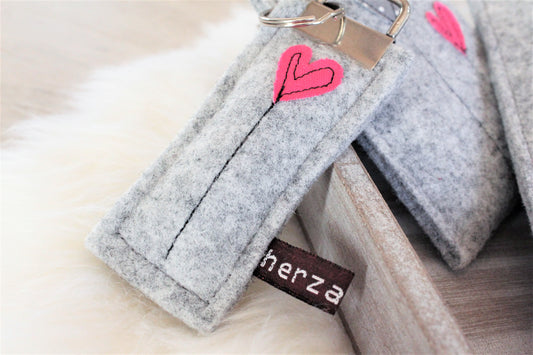 Schlüsselanhänger aus hochwertigen Wollfilz handgenäht in Deutschland