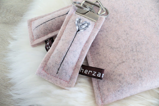 Schlüsselanhänger aus hochwertigen Wollfilz handgenäht in Deutschland