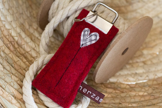 Schlüsselanhänger aus hochwertigen Wollfilz handgenäht in Deutschland