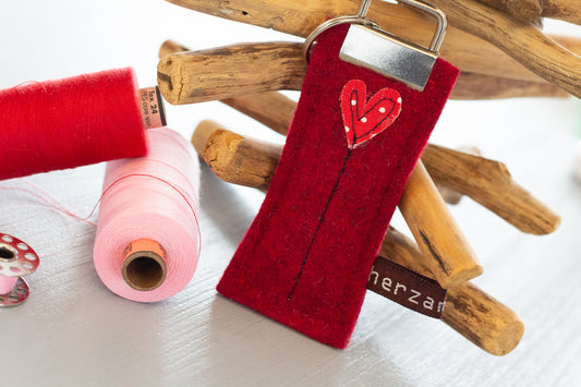 Schlüsselanhänger aus hochwertigen Wollfilz handgenäht in Deutschland