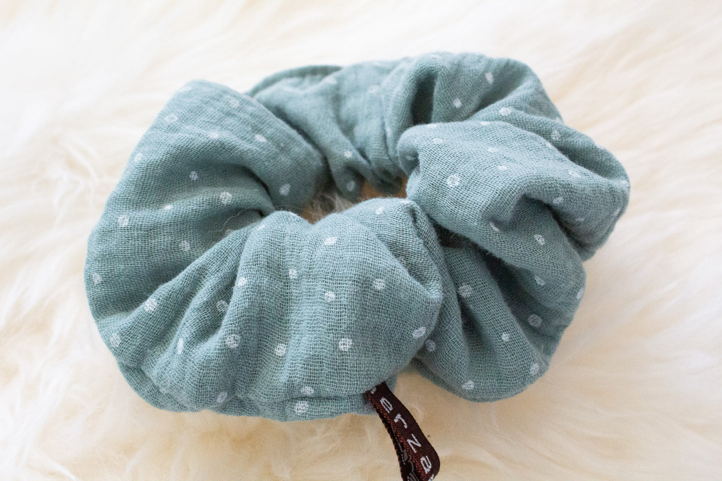 Haargummi Scrunchie aus hochwertigen Musselin handmade in Deutschland