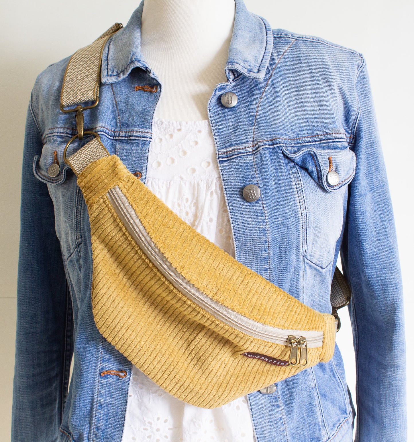 Bauchtasche senfgelb aus weichem Cord und Musselin