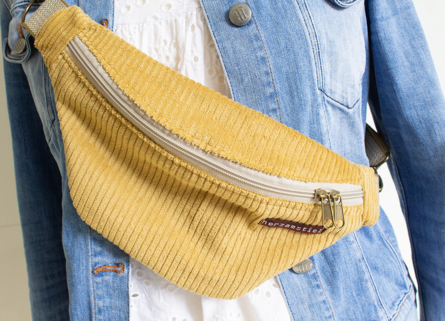 Bauchtasche senfgelb aus weichem Cord und Musselin