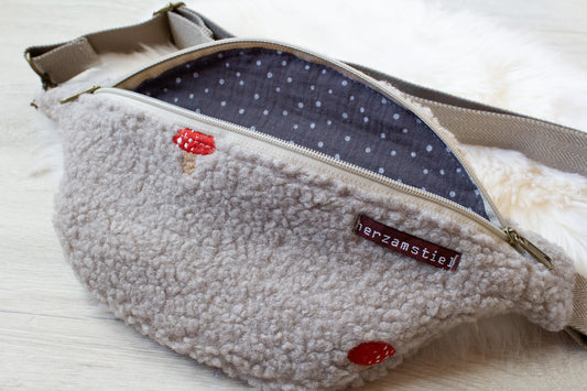 Bauchtasche Fliegenpilz aus weichem Teddyfleece und Musselin