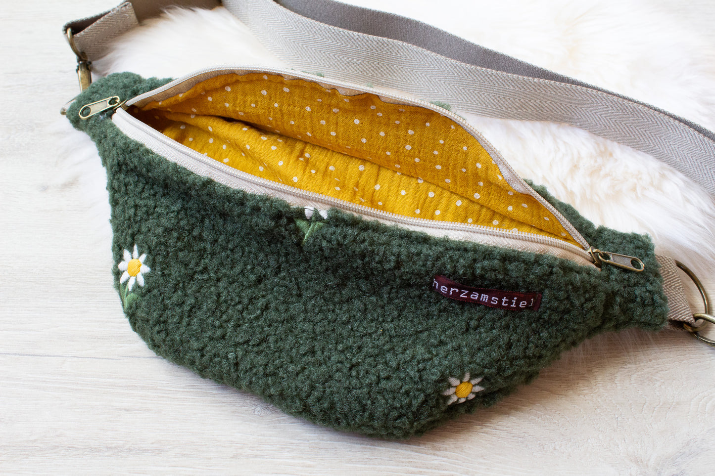 Bauchtasche Blumen aus weichem Teddyfleece und Musselin
