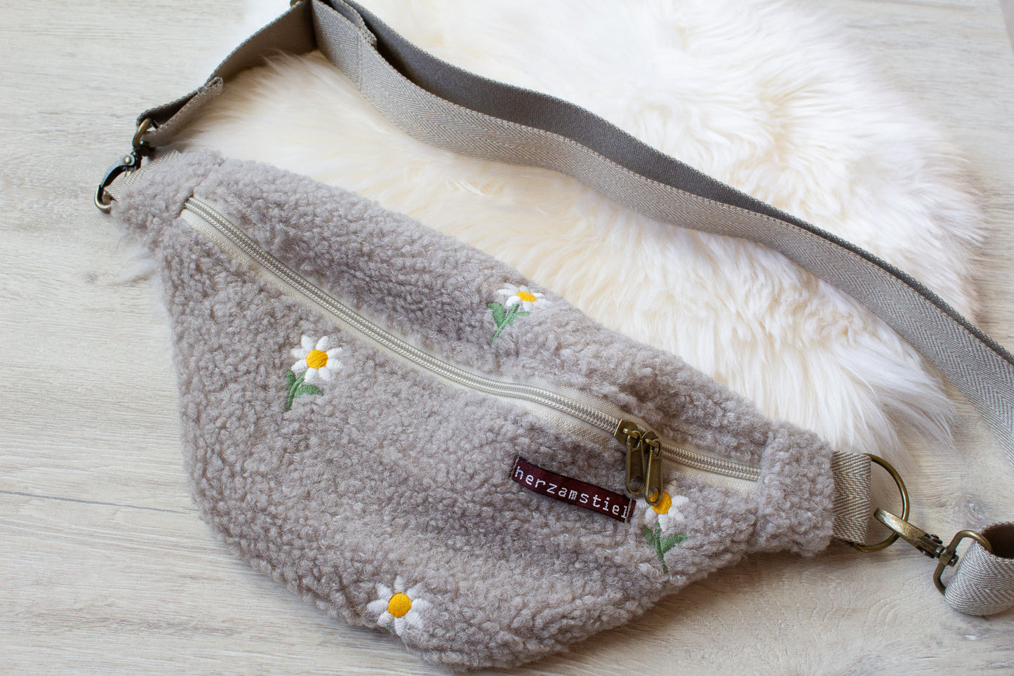 Bauchtasche Blumen aus weichem Teddyfleece und Musselin