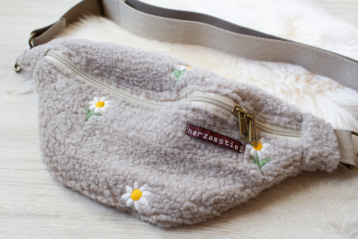 Bauchtasche Blumen aus weichem Teddyfleece und Musselin