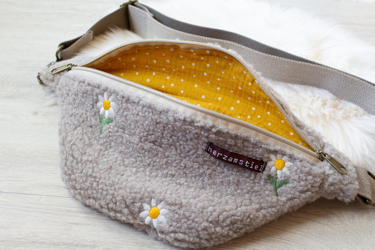 Bauchtasche Blumen aus weichem Teddyfleece und Musselin
