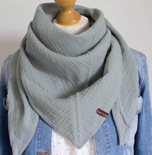 Leichtes Dreieckstuch *helles altgrün* Musselintuch handgenäht für Erwachsene aus besonders kuschelig weichen Baumwollmusselin mit viel Liebe für Dich einzigartig angefertigt in Deutschland