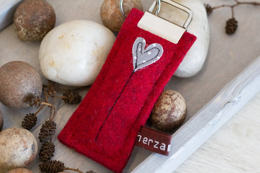 Schlüsselanhänger aus hochwertigen Wollfilz handgenäht in Deutschland