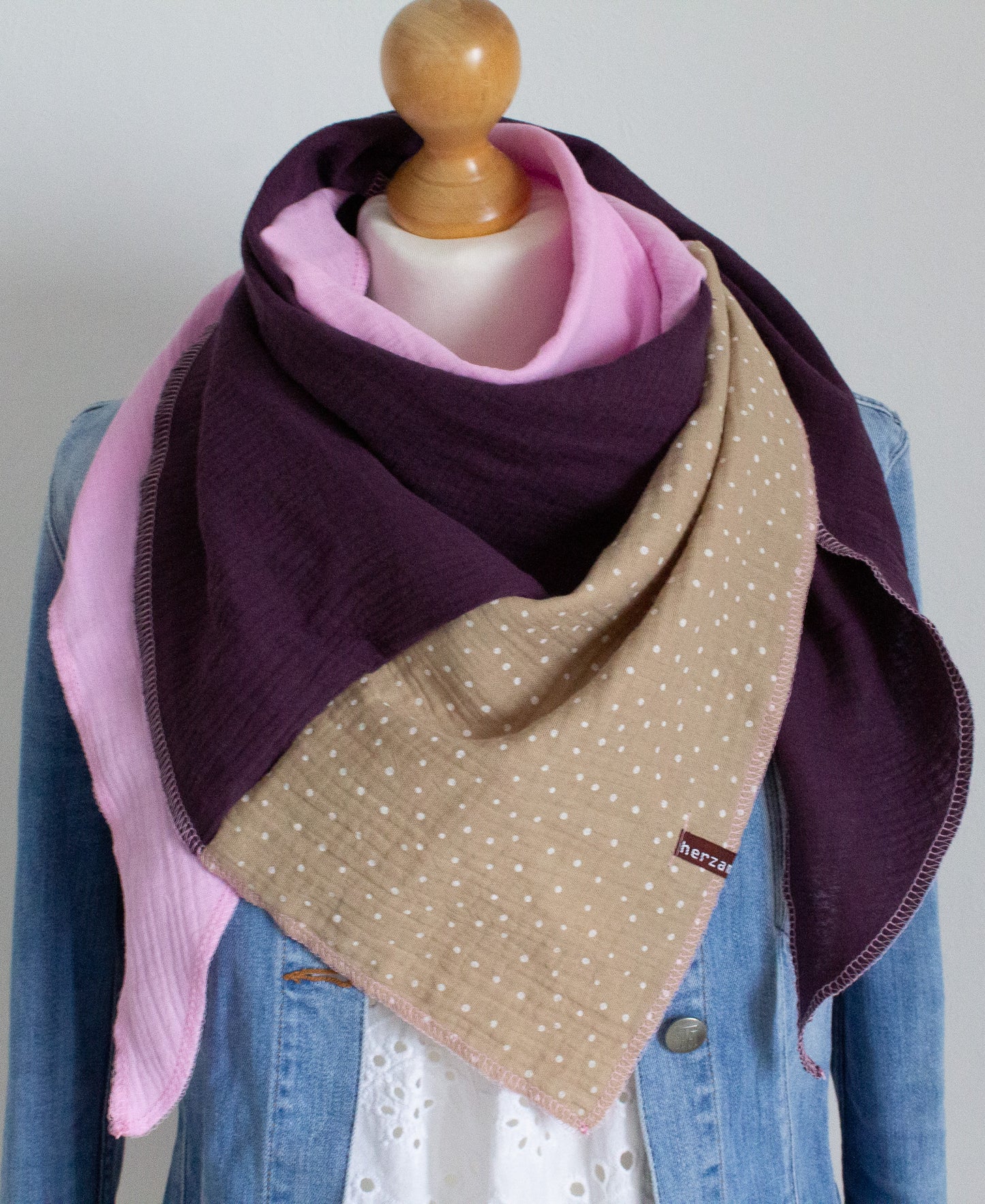 Leichtes Dreieckstuch handgenäht für Erwachsene aus besonders kuschelig weichen Baumwollmusselin