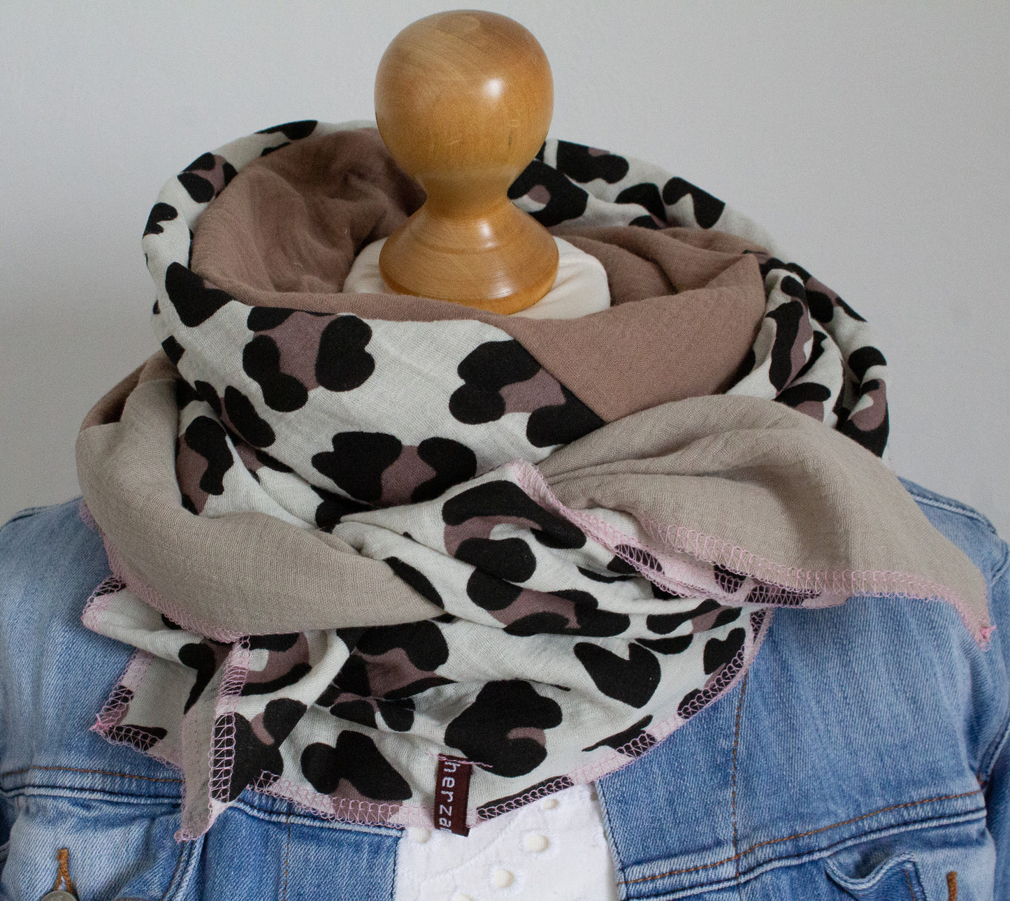 Handgenähtes XXL-Musselintuch für Erwachsene aus besonders kuschelig weichen Baumwollmusselin mit viel Liebe für Dich einzigartig angefertigt in Deutschland