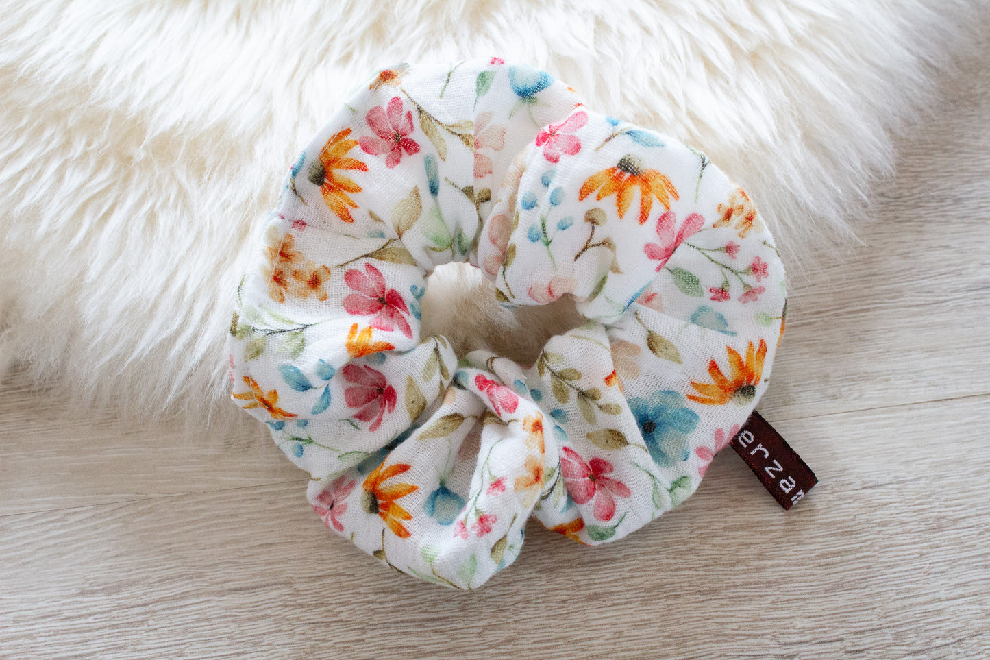 Haargummi Scrunchie aus hochwertigen Musselin handmade in Deutschland