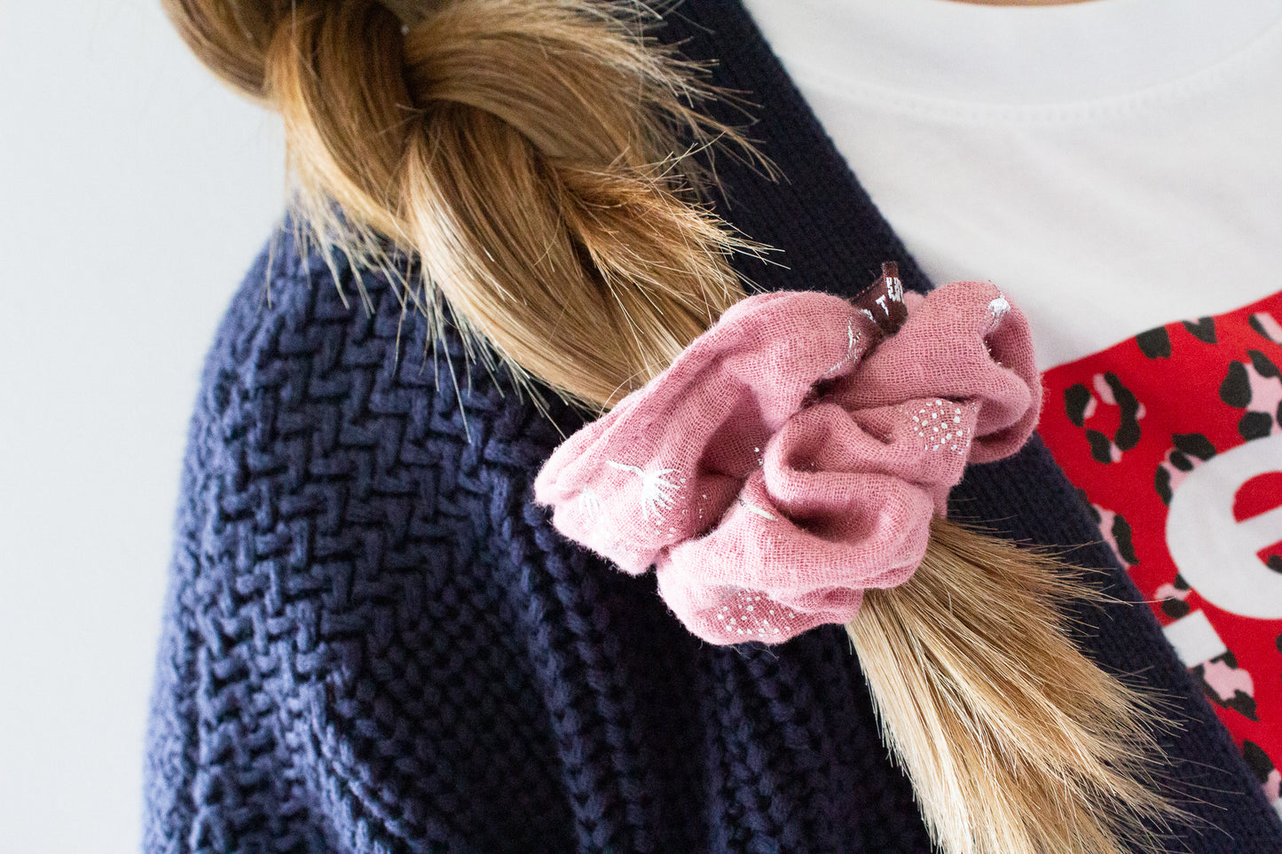 Haargummi Scrunchie aus hochwertigen Musselin handmade in Deutschland